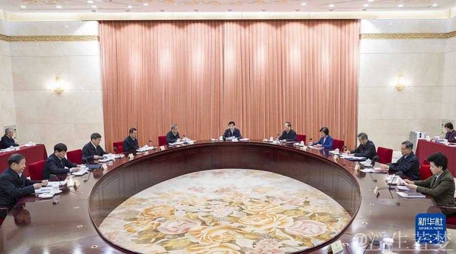 中共中央政治局召开会议 审议《党中央决策议事协调机构工作条例》 习近平主持讨论